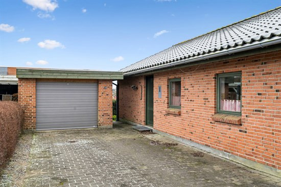 Hedensted Skovvej 7 er til salg for kun 995.000 kr.: Se de billigste boliger til salg i Hedensted her