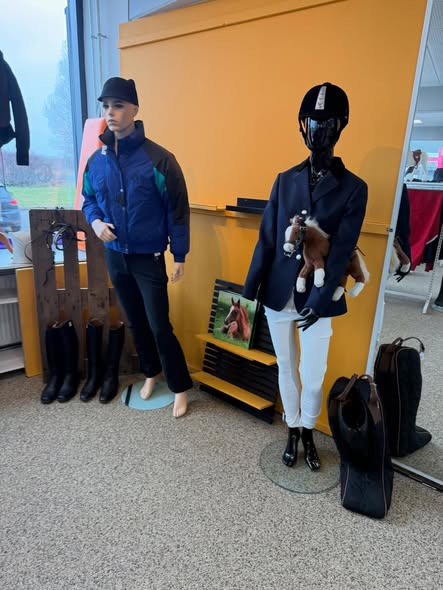 Kirkens Korshær Genbrug Egå tilbyder rideudstyr og bøger til ryttere