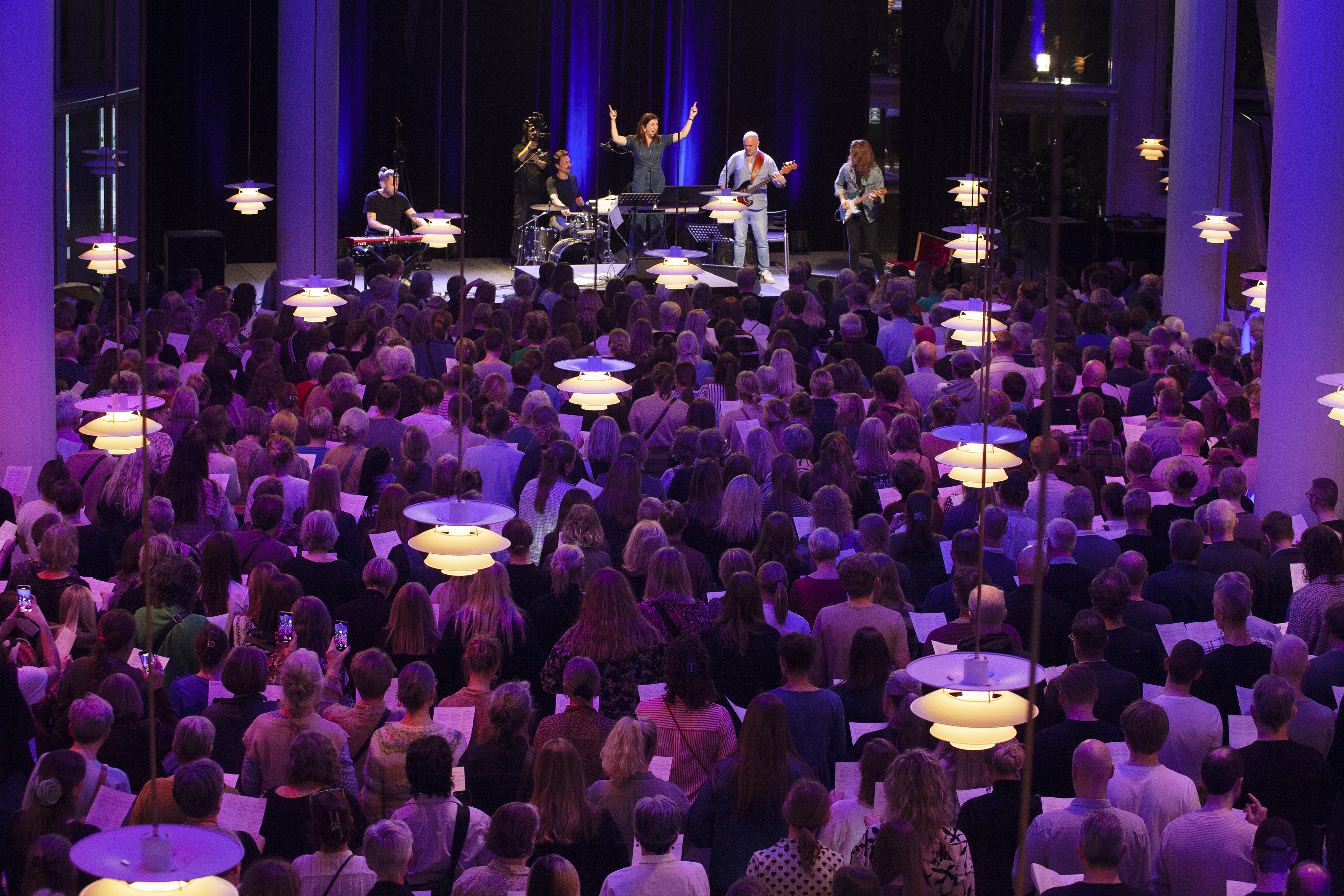 Fællessangsaften i Ikast-Brande fejrer fællesskab og sangglæde