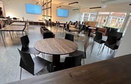 Snedkere designer unikke møbler af virksomheders byggeaffald