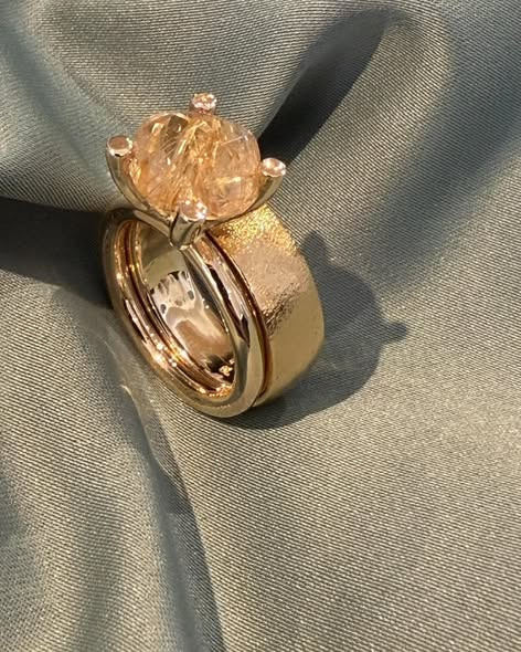 Guldsmed Lütken laver ringe med rutil kvarts af kundens gamle guldsmykker