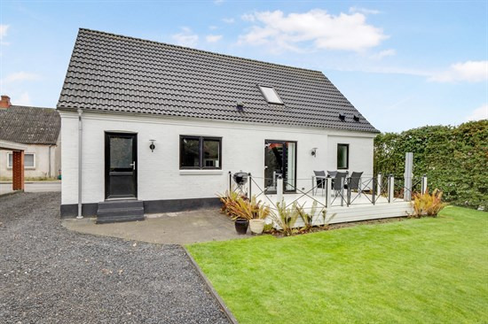 Top 6 over dyreste boliger til salg i Spjald. Priser op til 3.845.000 kr