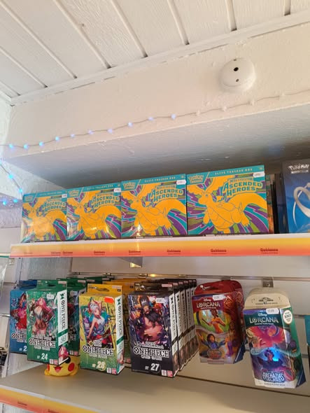 Qubimon annoncerer lancering af Ascended Heroes ETB og nytårsbokse til 2026