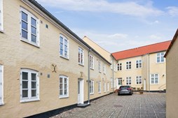 Byens Mæglere ApS præsenterer lys tagejerlejlighed i Hjørring centrum til salg