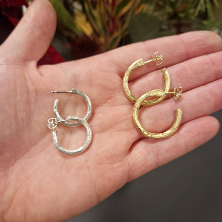 Guldsmed Ø præsenterer brede udvalg af croler i sølv og guld