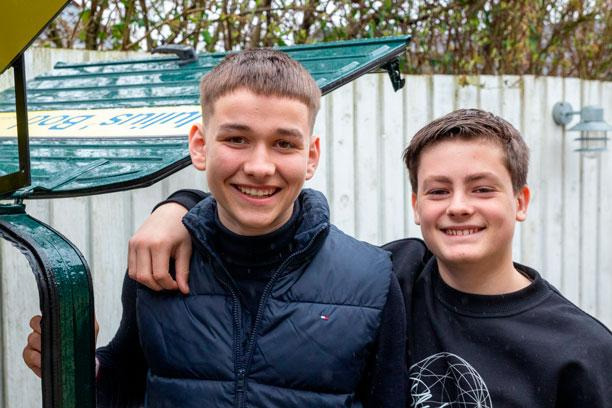 Unge iværksættere skaber succesfuld salgsbod på fodboldstadions i Danmark