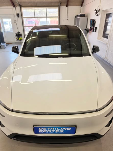 Tesla Model Y hos Detailing Center får topniveau beskyttelse med Opti-Coat Pro3