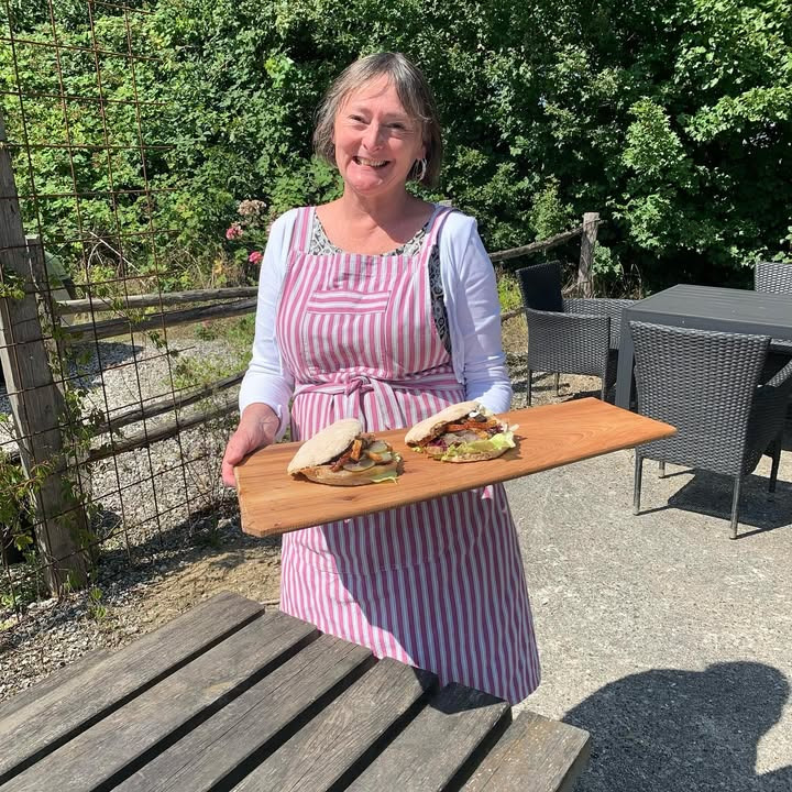 Fru Hansens Butik & Café klar med flæskestegssandwich fra onsdag