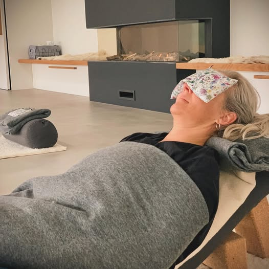 LADEN Yoga & Pilates sætter to events med julero og restorativ yoga i kalenderen