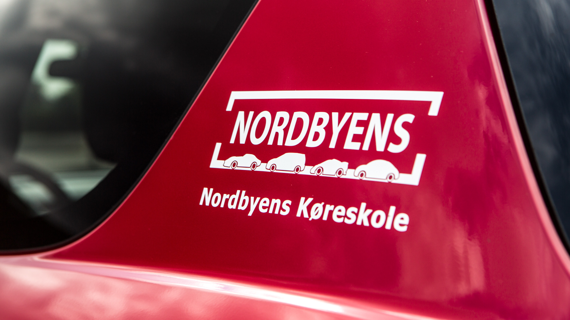 Driving school in Randers launches new English class with automatic cars