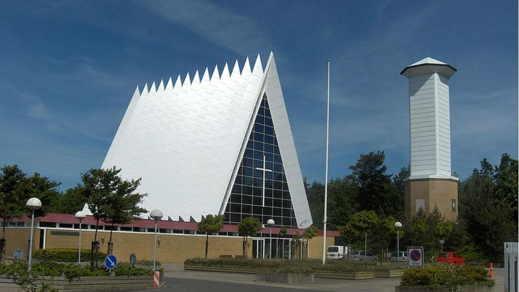 Mød op til litteraturklub i Margrethekirken