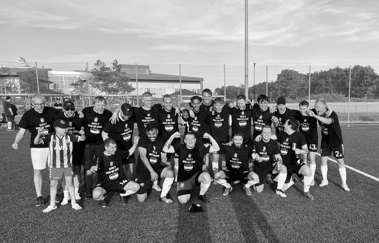 OPRYKNING: FodboldHoldet Herning sikrer førstepladsen på sublim vis