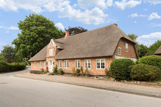 Strædet 11 og 1 anden boliger er kommet til salg denne uge i Tønder - se boligerne her.