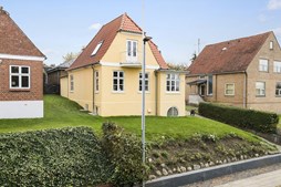 Charmerende villa med fantastisk udsigt i Haderslev nu på markedet for 2.5 millioner kr.
