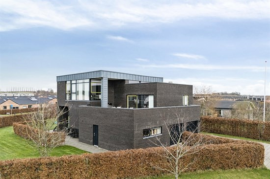 Top 6 over dyreste boliger til salg i Solbjerg. Priser op til 7.995.000 kr