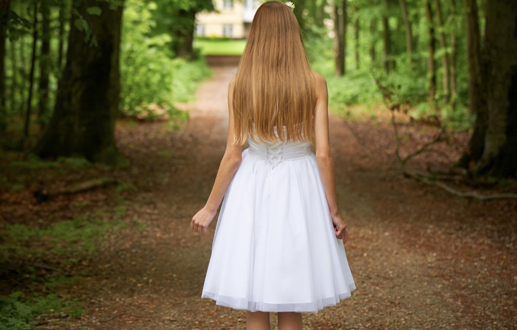 Aabybros Borgerforening har været ude med flag til årets konfirmander