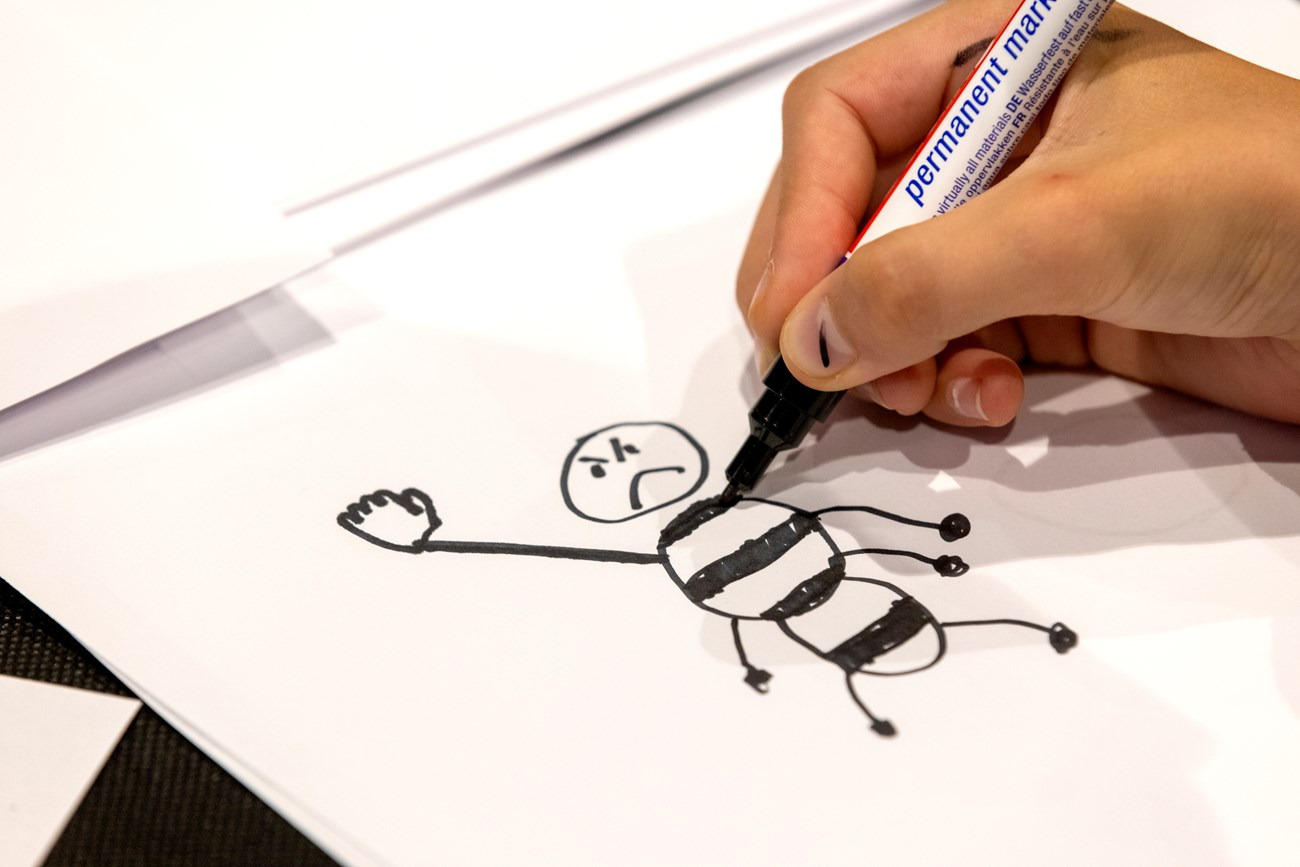 Elever tegner striber med grønne budskaber