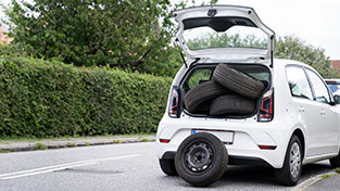 Bliv klar til vejene: Skift til sommerdæk hos Motorgaarden