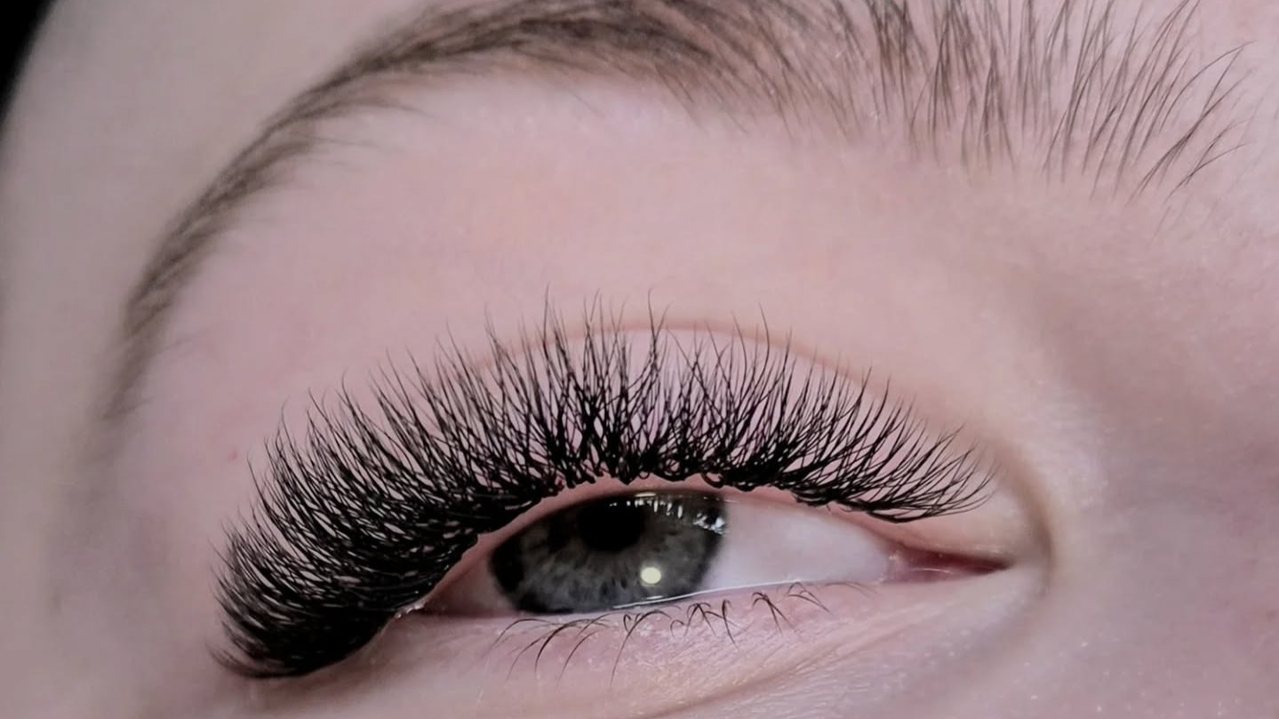 Flotte bryn og vipper: Bangs Beauty lokker med gode tilbud på behandlinger og produkter