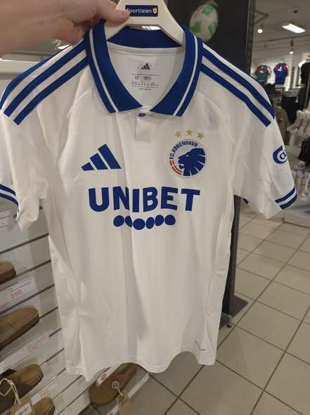 Sportigan Farsø sælger Adidas Inter Miami fodboldtrøje til 375 kr.