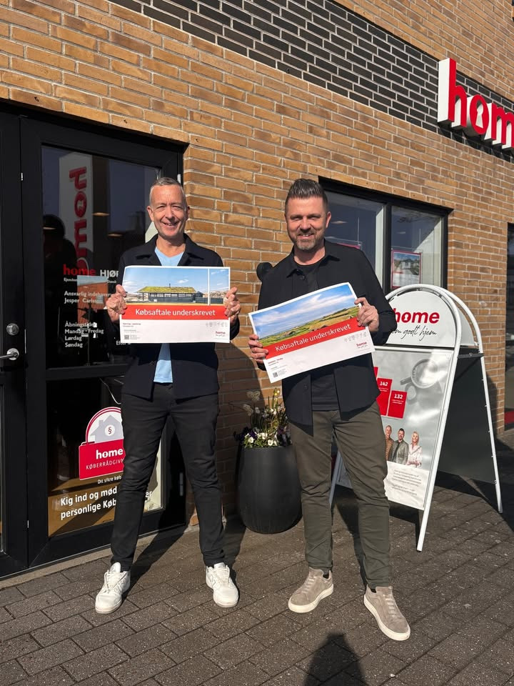 Home Hjørring fejrer to nye købsaftaler på sommerhuse