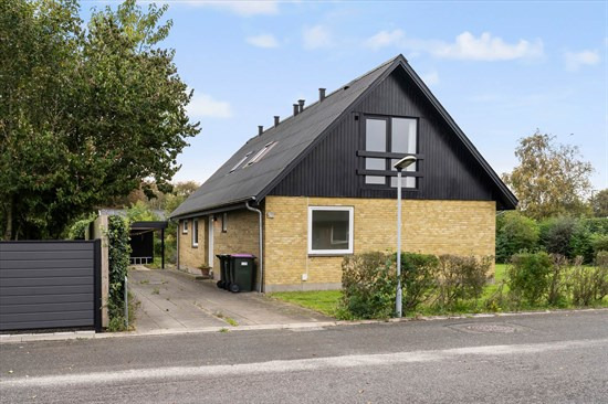Hjejlen 96 og 1 anden boliger er kommet til salg denne uge i Tønder - se boligerne her.