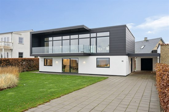 Kystvejen 10 og 1 anden boliger er kommet til salg denne uge i Køge - se boligerne her.