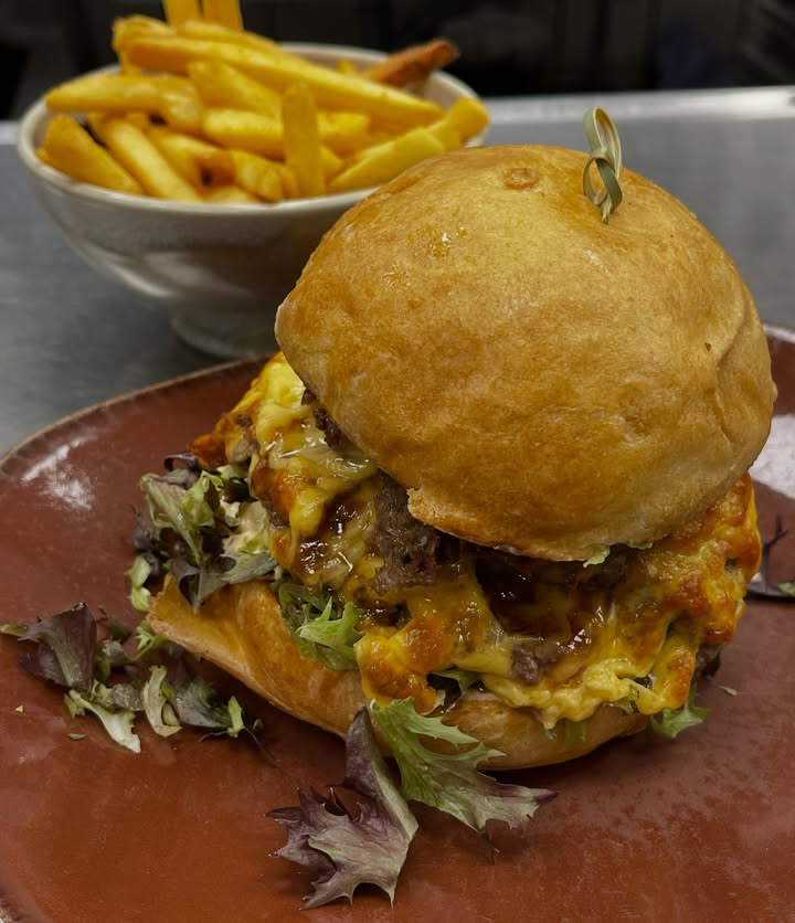 Smag vores smashburger lavet med kærlighed hos LA CASITA