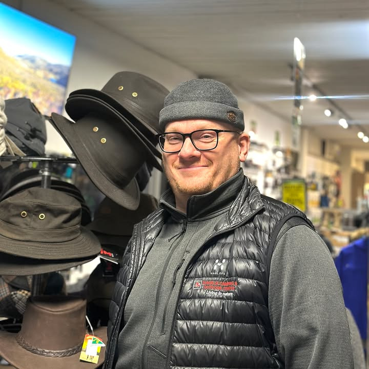 Julegaveidéer til outdoor-elskeren fra Slagelse Camping og Outdoor Center: Vælg mellem MJM Aron Docker Hat og MJM Jork