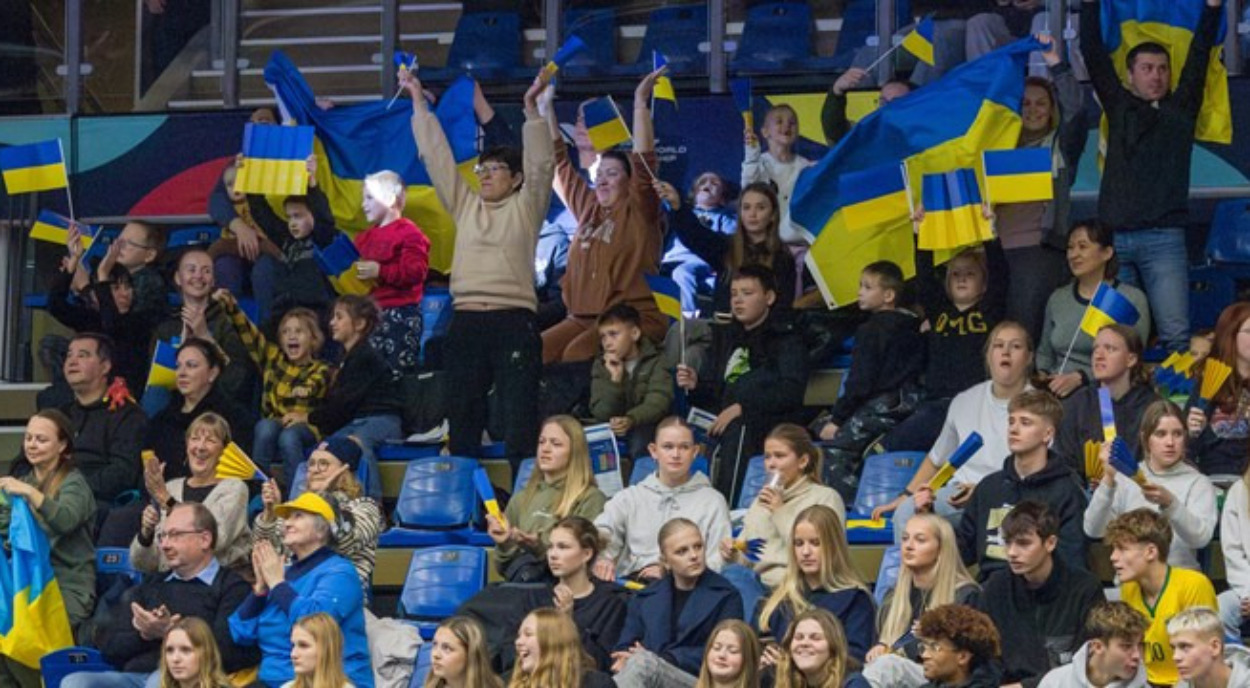 Hjemmestrikkede huer og fællesskabets kraft