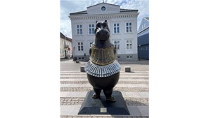 Hippo Ballerina pryder nu Torvet i Rudkøbing
