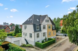 Ny pris på nydelig herskabsvilla med mange muligheder fra Mæglerhuset