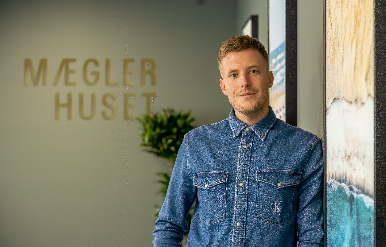 Mæglerhuset Vestkysten inviterer til reception med pølsevogn