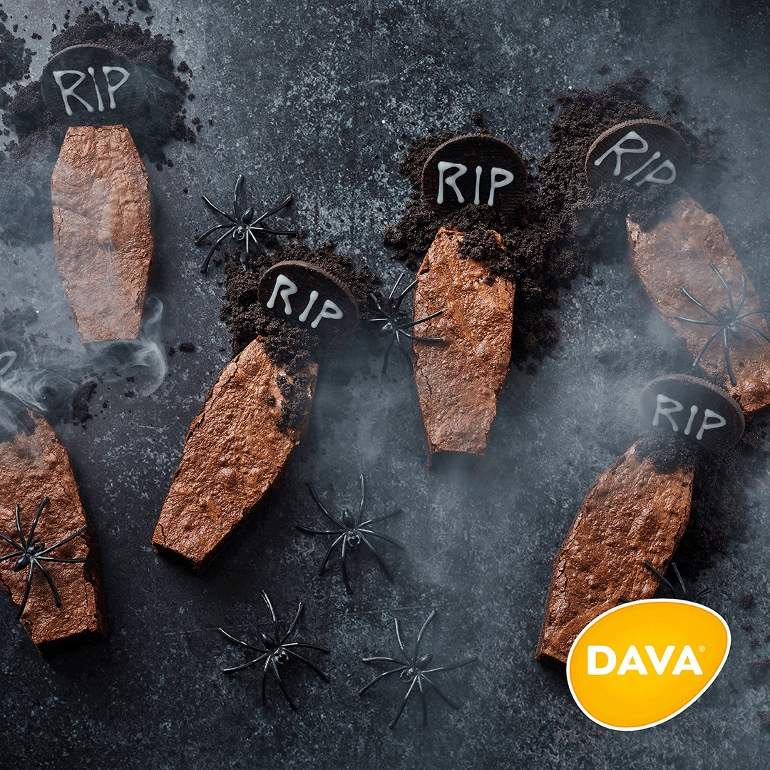 Spar Skallerup A/S klar til (u)hyggelig Halloween med gravstensbrownie og tilbud på DAVA-æg