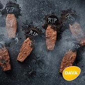 Spar Skallerup A/S klar til (u)hyggelig Halloween med gravstensbrownie og tilbud på DAVA-æg