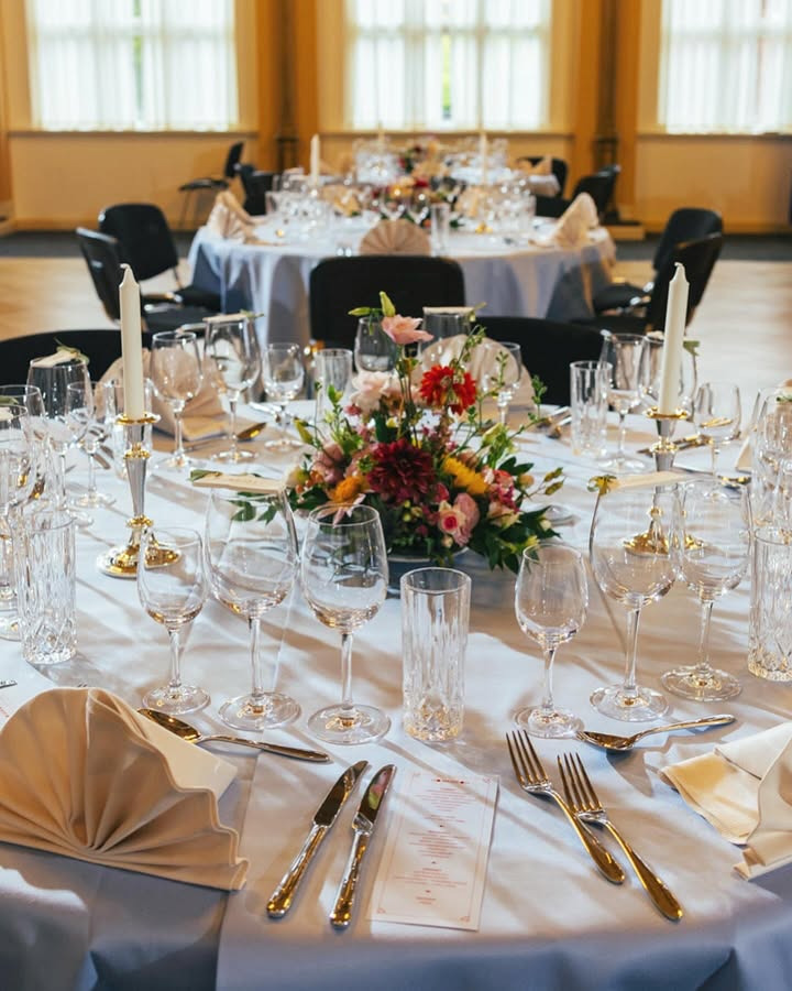 Frændes Madværk deler inspirerende opdækninger fra deres unikke lokaler