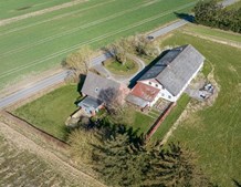 V Idskovvej 4 og 1 anden boliger er kommet til salg denne uge i Dybvad - se boligerne her.