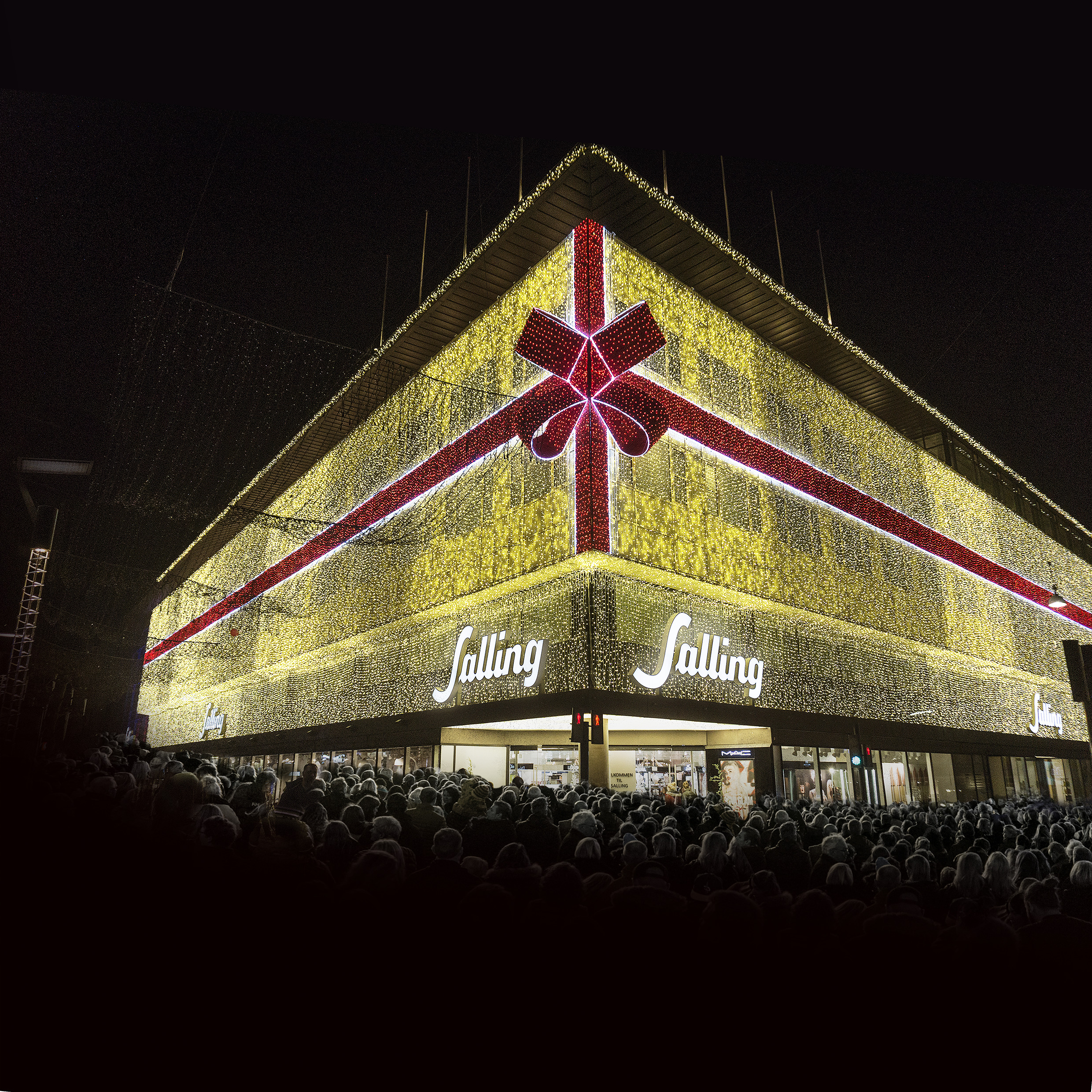 Stor julelystænding i Salling med akustisk Medina-koncert  