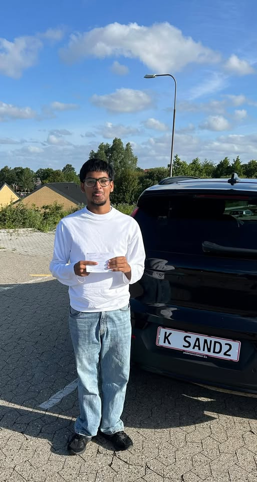 Kenneth Sand Køreskole ønsker Samuel Raja tillykke med den beståede køreprøve