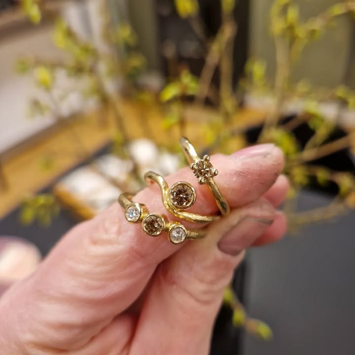 Guldsmed Ø præsenterer unikke smykker med champagnefarvede diamanter  
