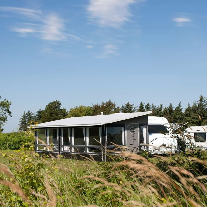 Hinshøj Caravan fremhæver 12 fordele ved VILLA fritstående fortelt i skandinavisk design