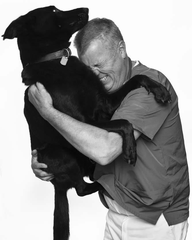 Dyrehospitalet Heden ApS deler humoristiske behind-the-scenes billeder fra fotosession