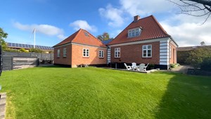 Ejendomsmæglerfirmaet Thomas Risager A/S: Arkitekttegnet murstensvilla på Sct Cathrine Vej 13 i Hjørring til salg
