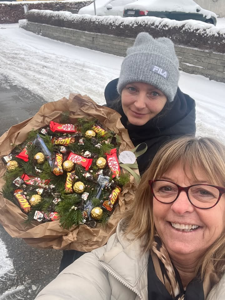 CD Bolig - Lene Bang & Søren Bregnhøj deler chokoladebuket med Julie