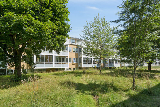 3V'er lejlighed med lukket altan på central beliggenhed