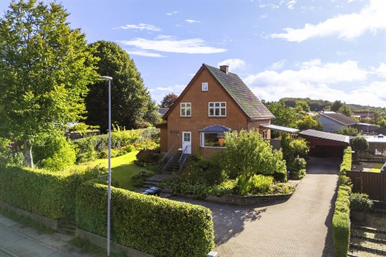 Silkeborgvej 9 og 1 anden boliger er kommet til salg denne uge i Them - se boligerne her.