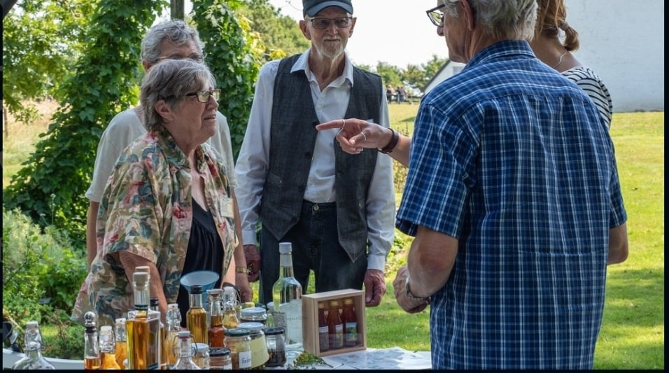 Asmild Plantecenter ApS inviterer til Havensdag med snapselauget fra Herregården Hessel
