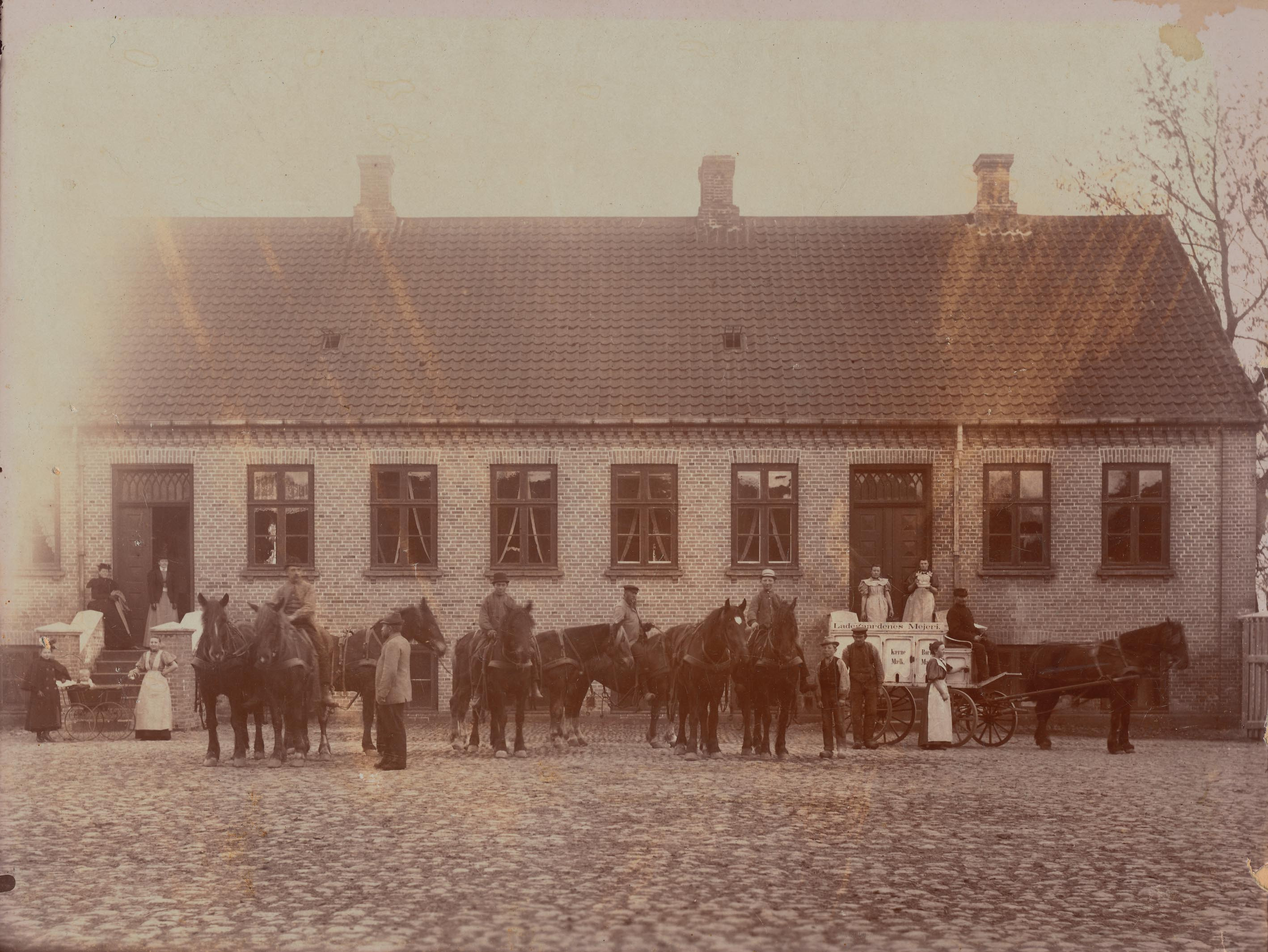 Oplev Skanderborgs historie på cykel: En unik byvandring i Højvangen