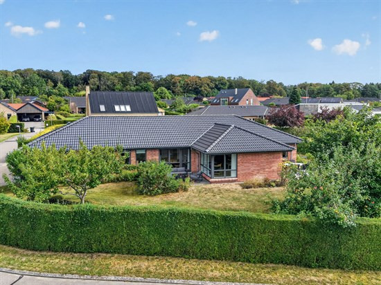 Top 6 over dyreste boliger til salg i Hovedgård. Priser op til 3.495.000 kr