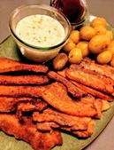 Njordkøkken tilbyder stegt flæsk med persillesovs til afhentning tirsdag